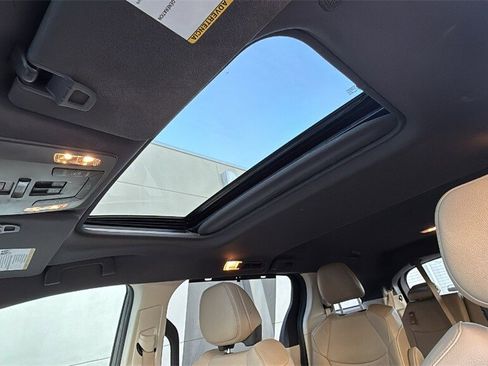 Used 2023 Toyota Sienna XLE image 12