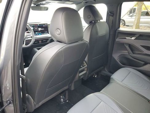 New 2026 Volkswagen Tiguan SE R-Line FWD image 10