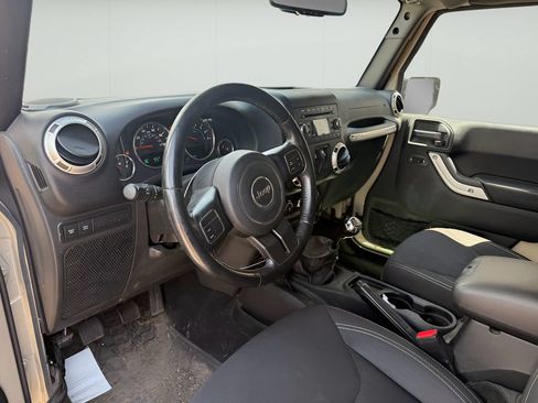 Used 2017 Jeep Wrangler Rubicon w/ Power Convenience Group AWD/4WD image 10