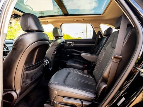 Used 2022 Kia Sorento SX image 8