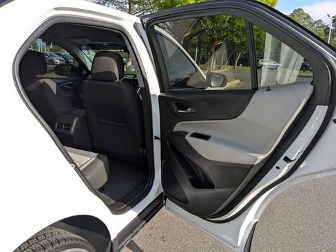 Used 2023 Chevrolet Equinox LS image 33
