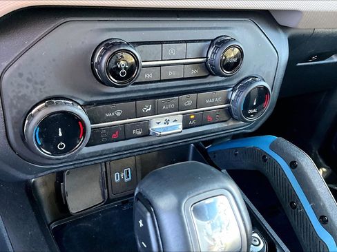 Used 2022 Ford Bronco Wildtrak image 31