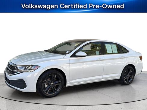 Certified 2023 Volkswagen Jetta SE w/ Panoramic Sunroof Package FWD image 1