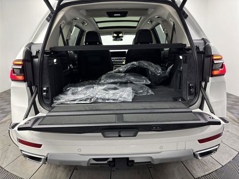 New 2026 BMW X7 xDrive40i w/ Premium Package image 21
