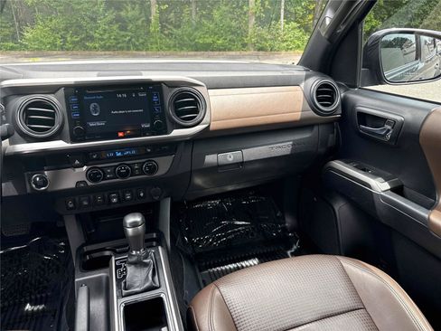Used 2018 Toyota Tacoma Limited RWD image 15