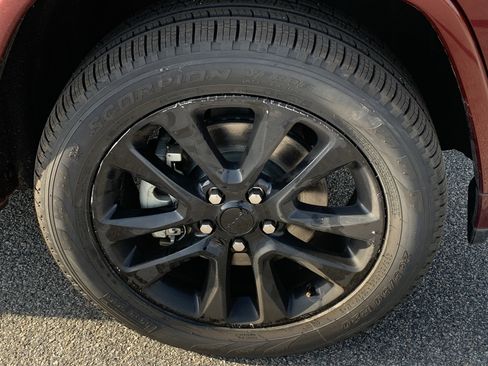 Certified 2021 Jeep Grand Cherokee Laredo X image 12