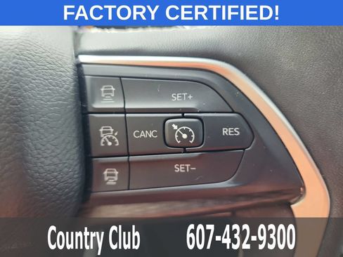 Used 2024 Jeep Grand Cherokee L Laredo AWD/4WD image 19