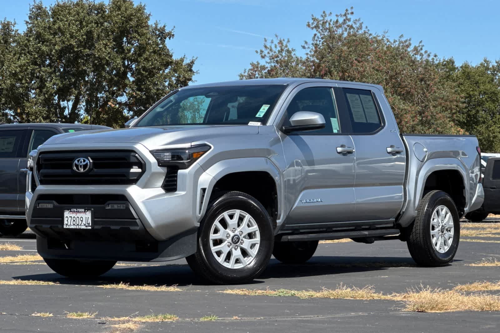 Used 2025 Toyota Tacoma SR5 AWD/4WD image 1