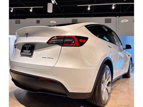 Used 2023 Tesla Model Y Long Range image 12