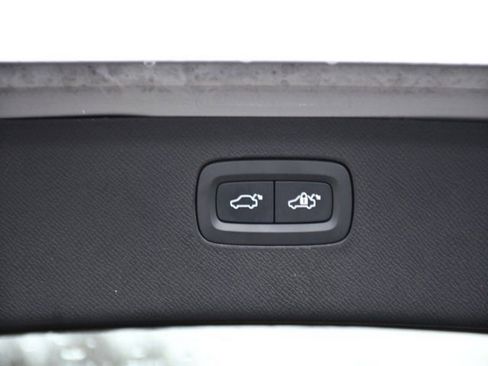 Certified 2025 Volvo XC90 B6 Plus image 22