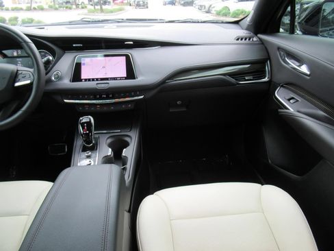 Used 2022 Cadillac XT4 Sport w/ Comfort Package FWD image 14