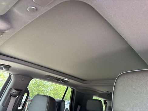 Used 2024 GMC Yukon Denali w/ Denali Reserve Package RWD image 17