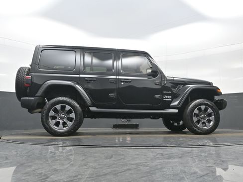 Used 2018 Jeep Wrangler Unlimited Sahara w/ Dual Top Group image 31