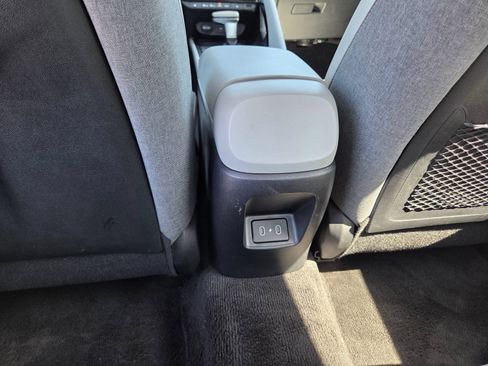 Used 2024 Hyundai Elantra Limited FWD image 19