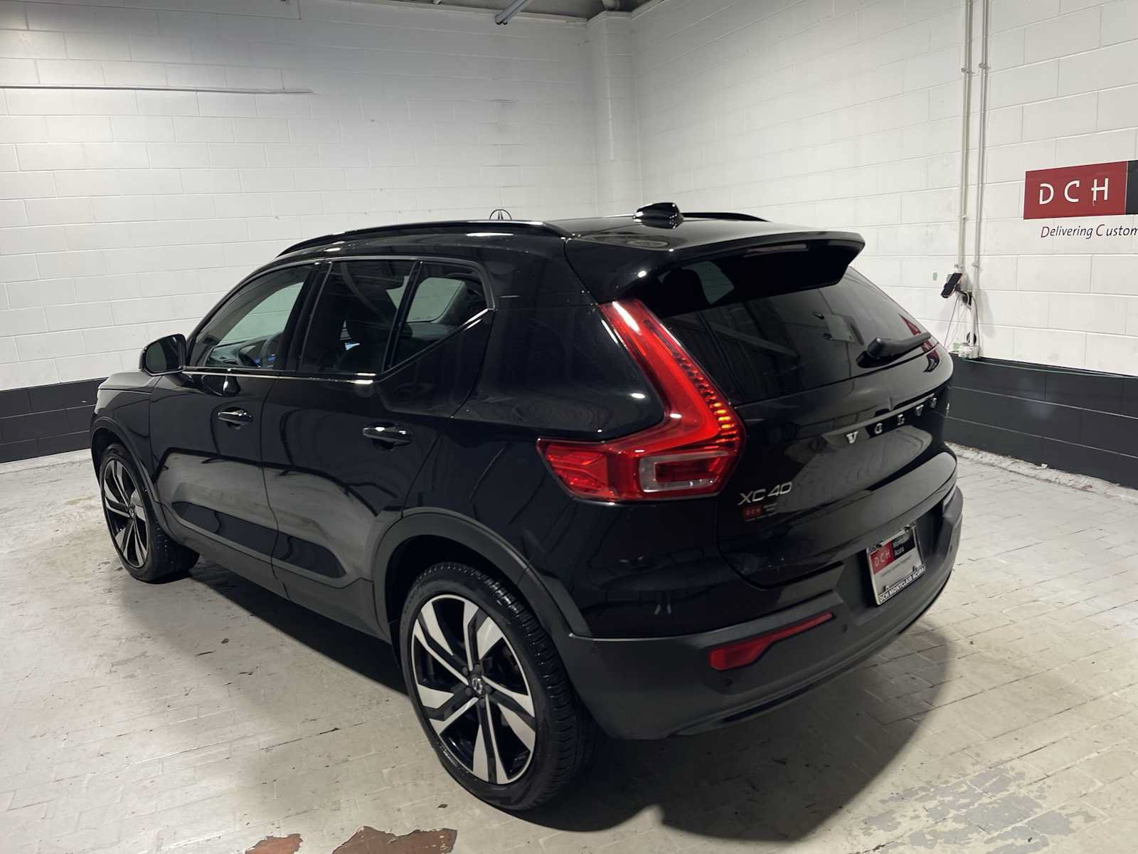 Used 2024 Volvo XC40 B5 Plus w/ Climate Package AWD/4WD image 4