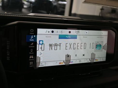 Used 2024 Jeep Gladiator Sport w/ Premium Package image 16