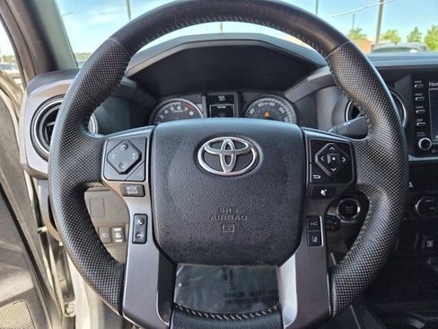 Used 2022 Toyota Tacoma TRD Off-Road AWD/4WD image 21