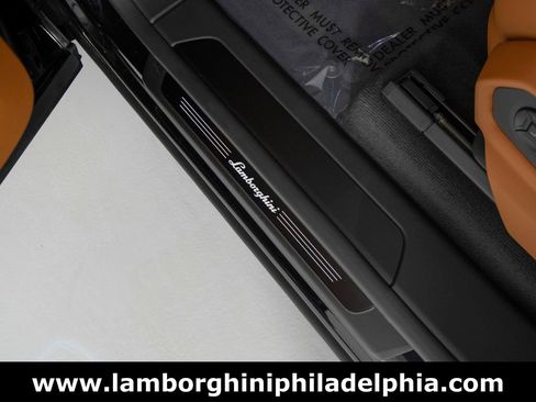 Used 2025 Lamborghini Urus S AWD/4WD image 15