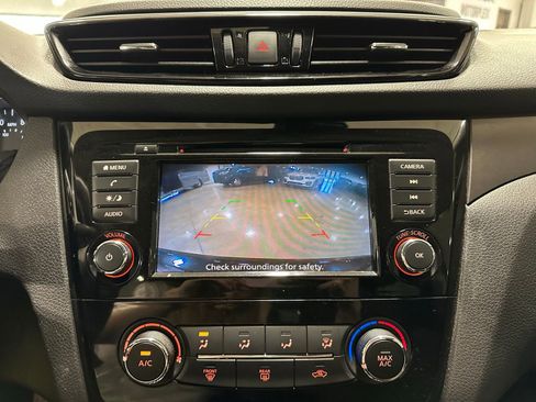 Used 2022 Nissan Rogue Sport S image 27