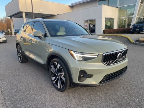 Certified 2023 Volvo XC40 B5 Plus w/ Driver Assist Package image 5