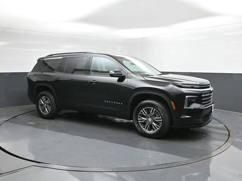 Used 2024 Chevrolet Traverse LT image 17
