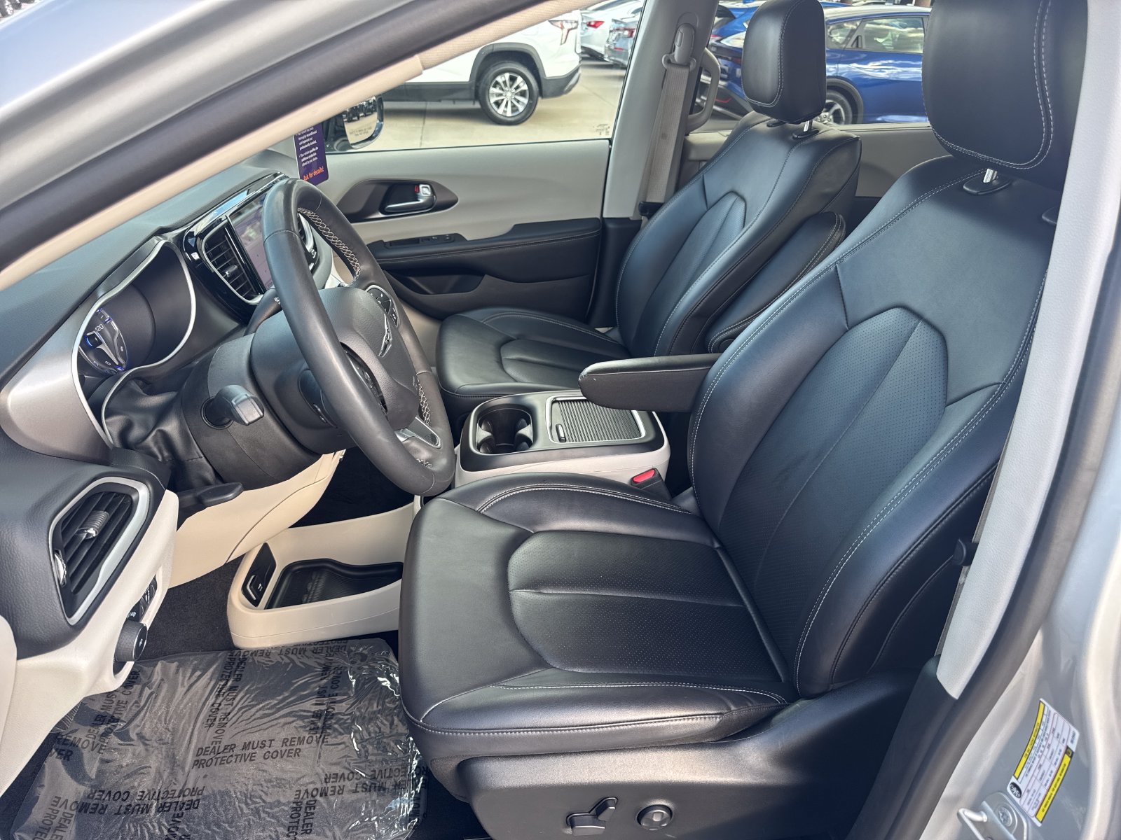 Used 2024 Chrysler Pacifica Touring-L FWD image 14
