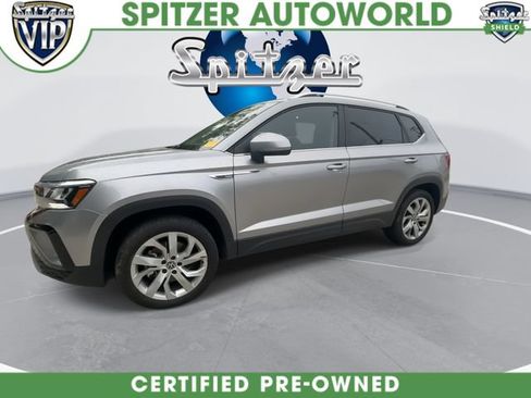Used 2023 Volkswagen Taos SE w/ Panoramic Sunroof Package FWD image 4
