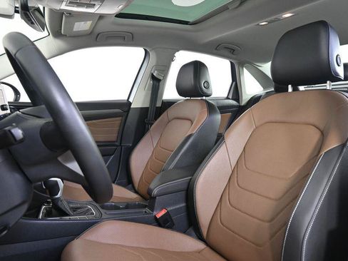 Used 2025 Volkswagen Jetta SEL FWD image 6