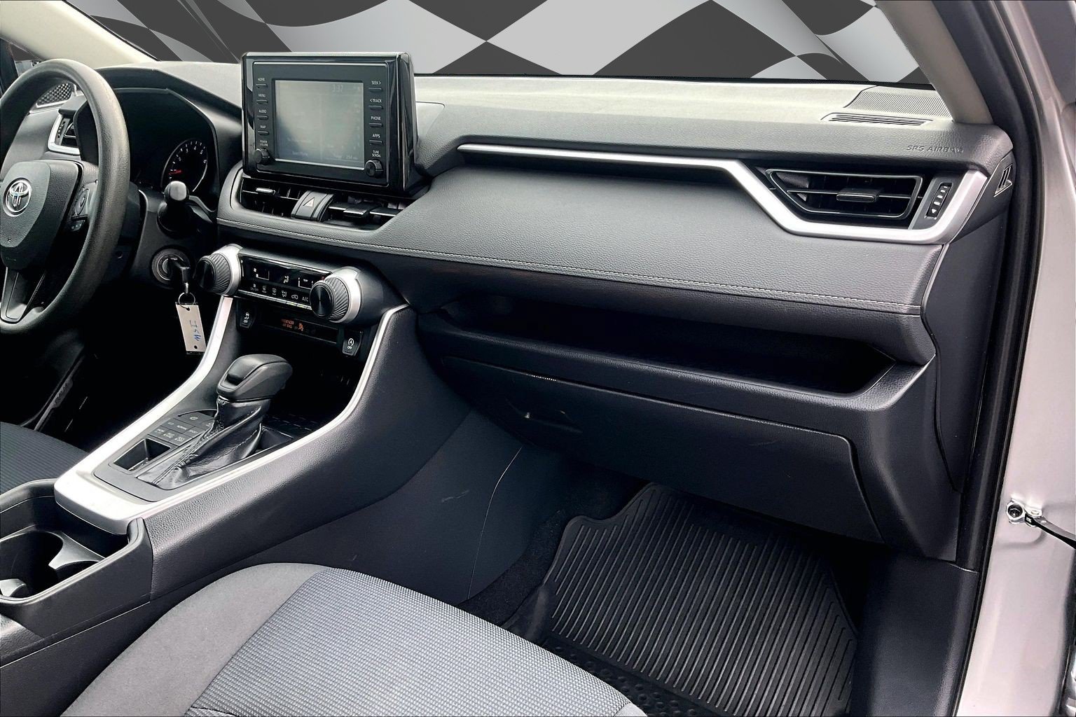 Used 2019 Toyota RAV4 LE AWD/4WD image 18