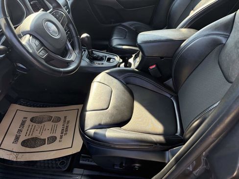 Used 2020 Jeep Cherokee Latitude Plus w/ Cold Weather Group image 10