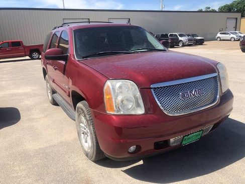 Used 2007 GMC Yukon SLT w/ SLT Preferred Equipment Group AWD/4WD image 2