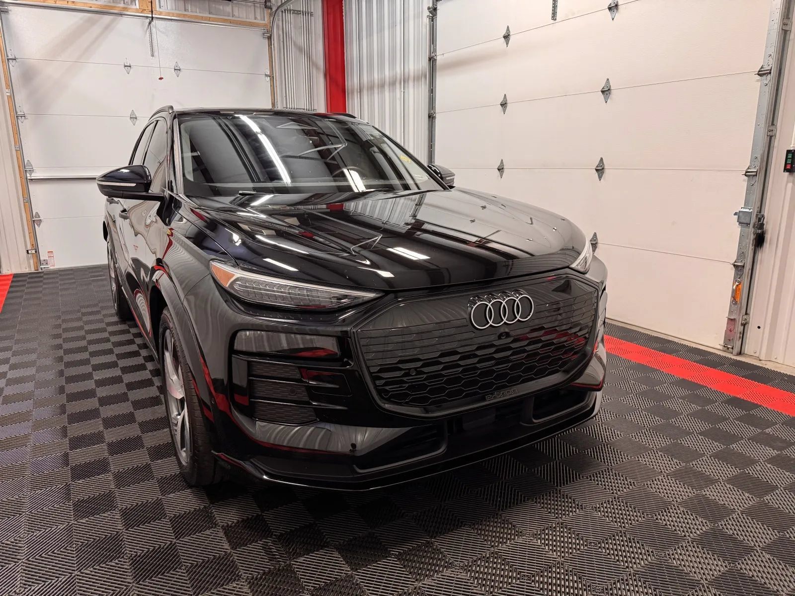 Used 2025 Audi Q6 e-tron Prestige w/ 20" Wheel Package AWD/4WD image 6