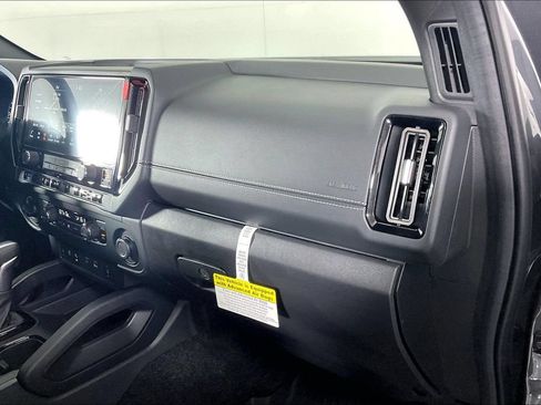 New 2026 Nissan Frontier SV w/ All-Weather Content Package AWD/4WD image 15