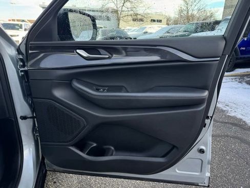 Used 2023 Jeep Grand Cherokee Altitude image 14