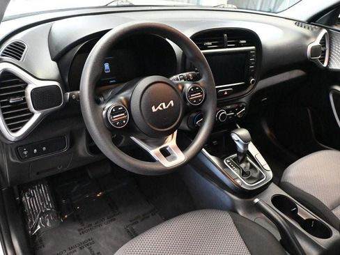 Used 2024 Kia Soul LX FWD image 9