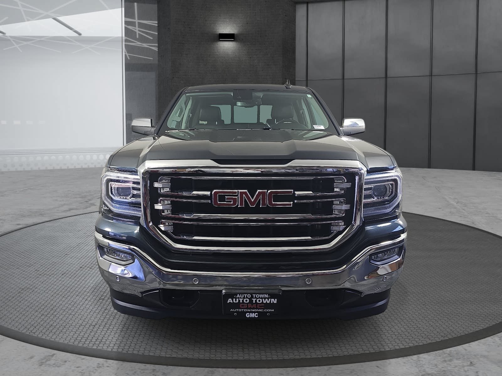 Used 2018 GMC Sierra 1500 SLT AWD/4WD image 2