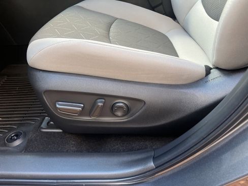 Used 2025 Toyota RAV4 XLE image 18