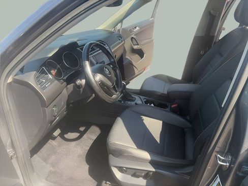 Used 2019 Volkswagen Tiguan SE w/ Panoramic Sunroof Package AWD/4WD image 9