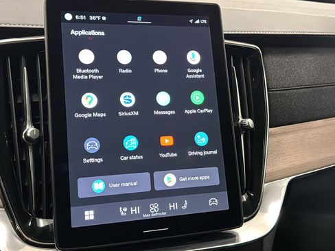 Used 2025 Volvo XC90 B6 Plus image 17