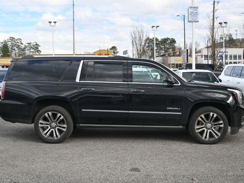 Used 2019 GMC Yukon XL Denali w/ Denali Ultimate Package image 17