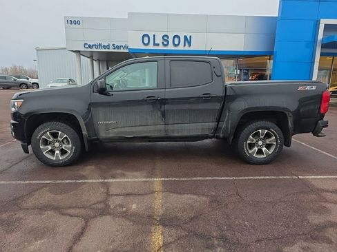 Used 2017 Chevrolet Colorado Z71 image 2
