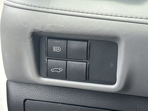 Used 2021 Toyota Highlander LE AWD/4WD image 20