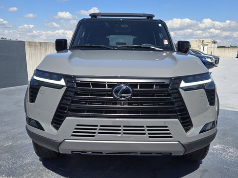 Used 2025 Lexus GX 550 w/ Accessory Package (32) AWD/4WD image 16