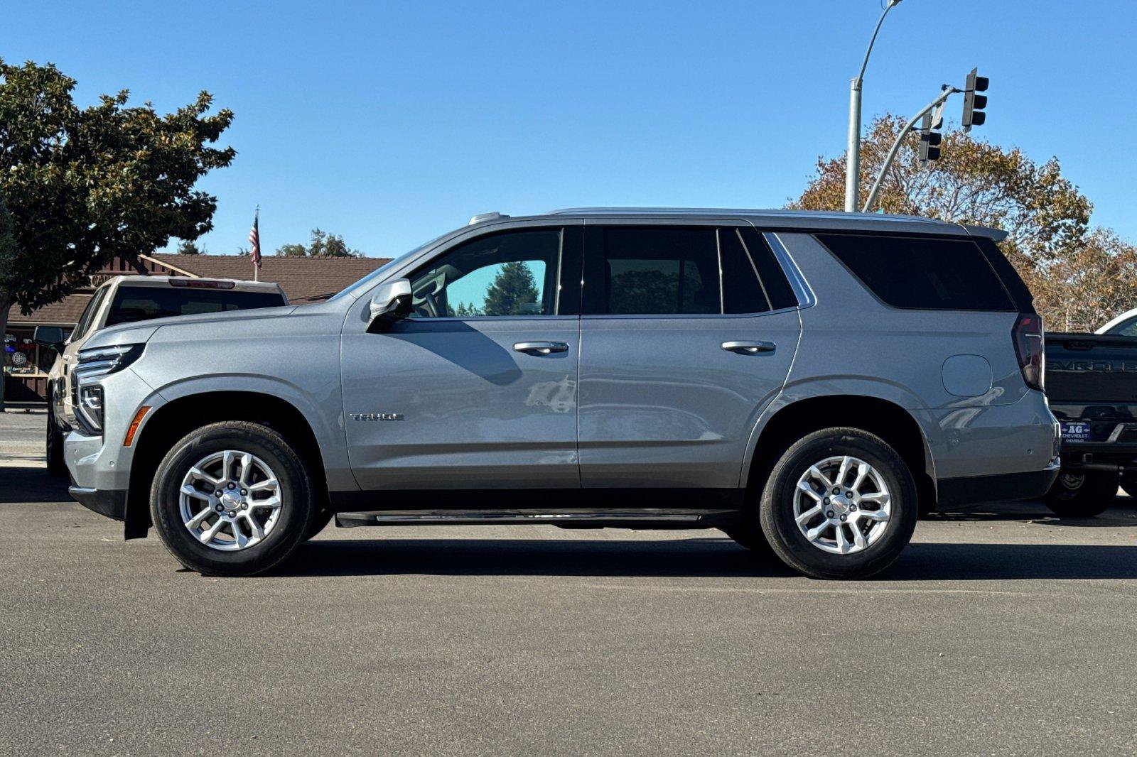 Used 2025 Chevrolet Tahoe LT AWD/4WD image 9