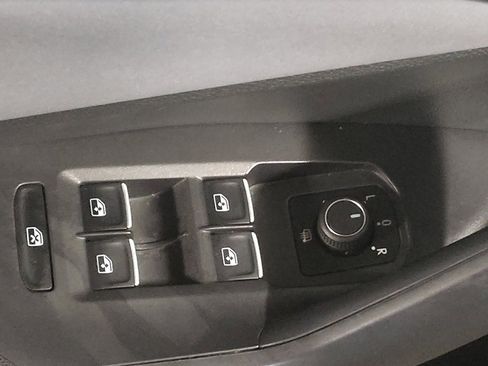 Used 2025 Volkswagen Jetta SE FWD image 27