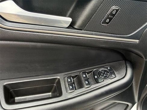 Used 2023 Ford Edge SEL image 17