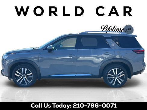 Used 2025 Nissan Pathfinder Platinum FWD image 12