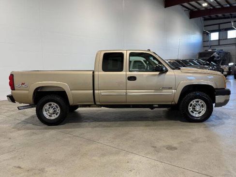 Used 2005 Chevrolet Silverado 2500 LS w/ Skid Plate Package AWD/4WD image 7