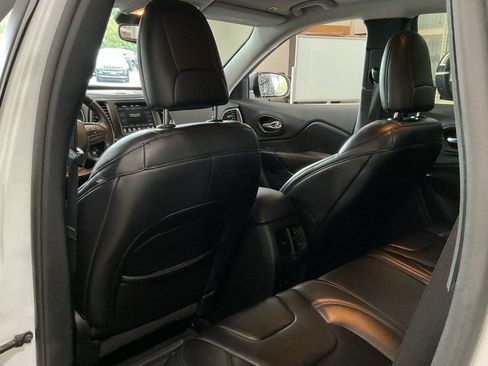 Used 2019 Jeep Cherokee Trailhawk AWD/4WD image 29