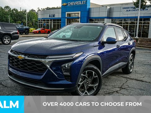 Used 2024 Chevrolet Trax LT w/ LT Convenience Package FWD image 2